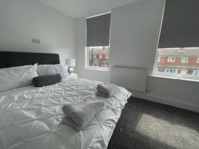 5 Bedroom House with Free Parking